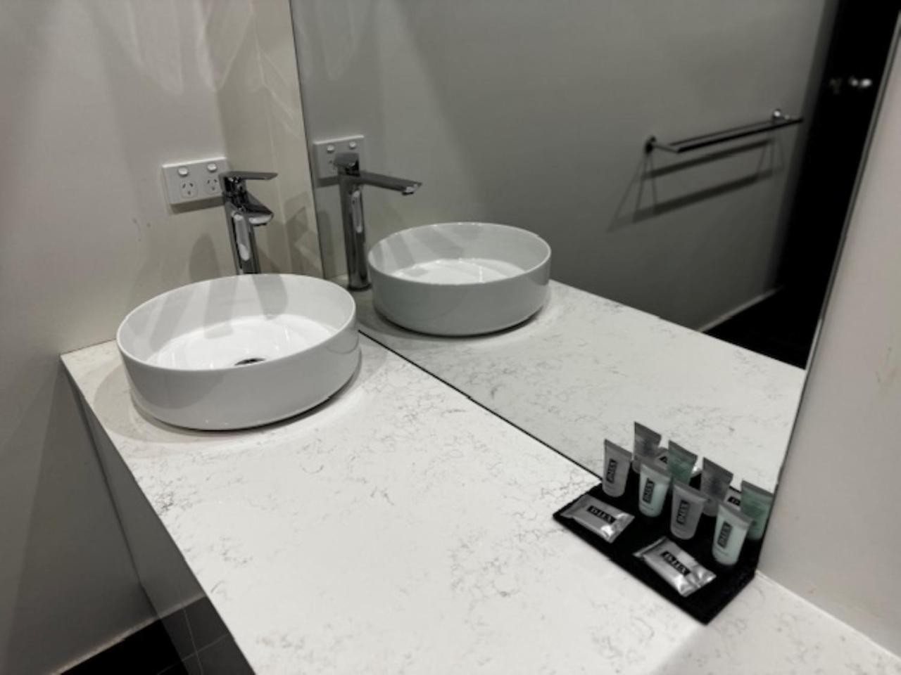 Romano's Hotel&Suites Wagga Wagga Esterno foto